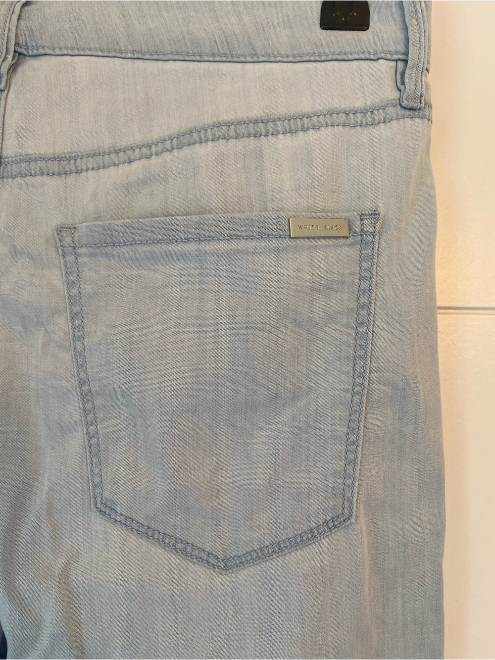 White House black market Light Wash Wide Leg Women’s Jeans (size 6) - Picture 4 of 9